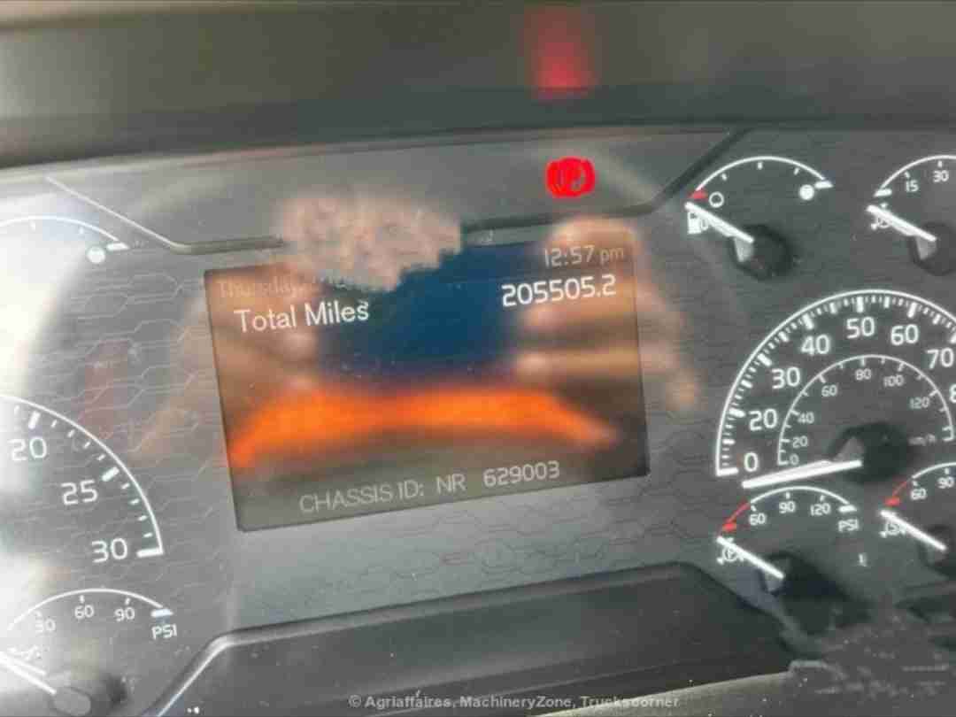 2025 Volvo XC60 B5 Core 205,505 mi
