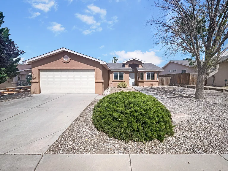 3bedrooms available for rent
