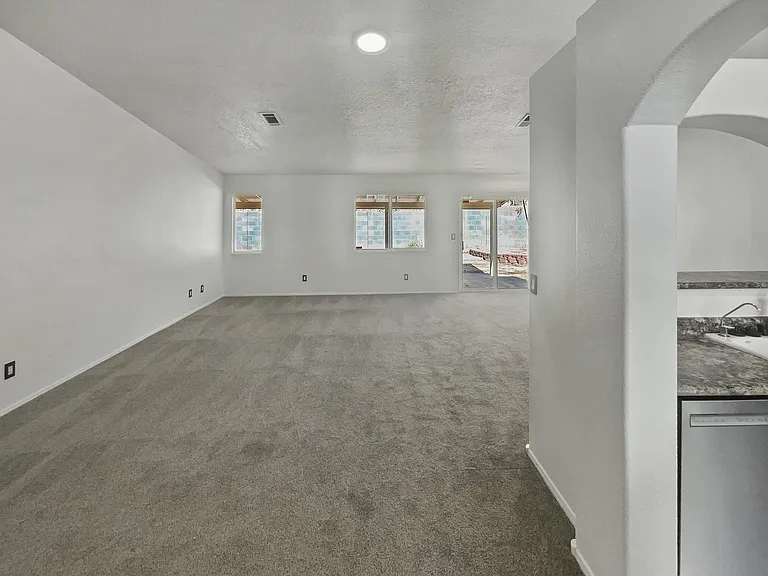 3bedrooms available for rent