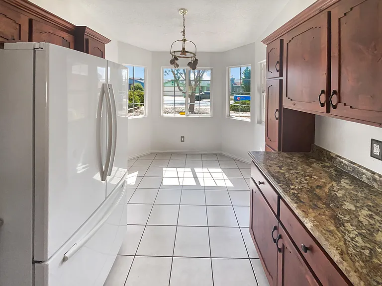 3bedrooms available for rent