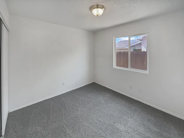 3bedrooms available for rent