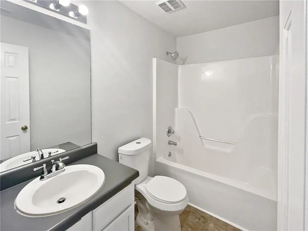 3beds 3baths available for rent