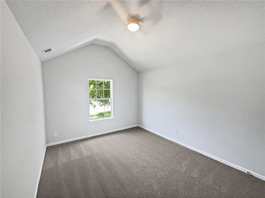 3beds 3baths available for rent