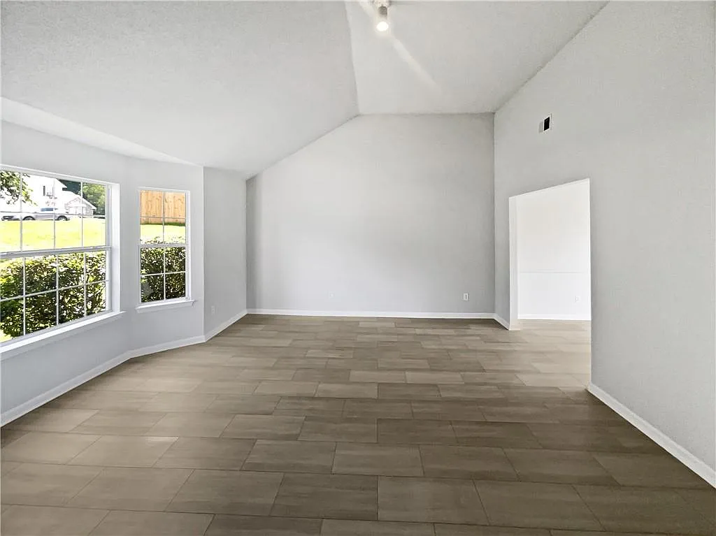 3beds 3baths available for rent