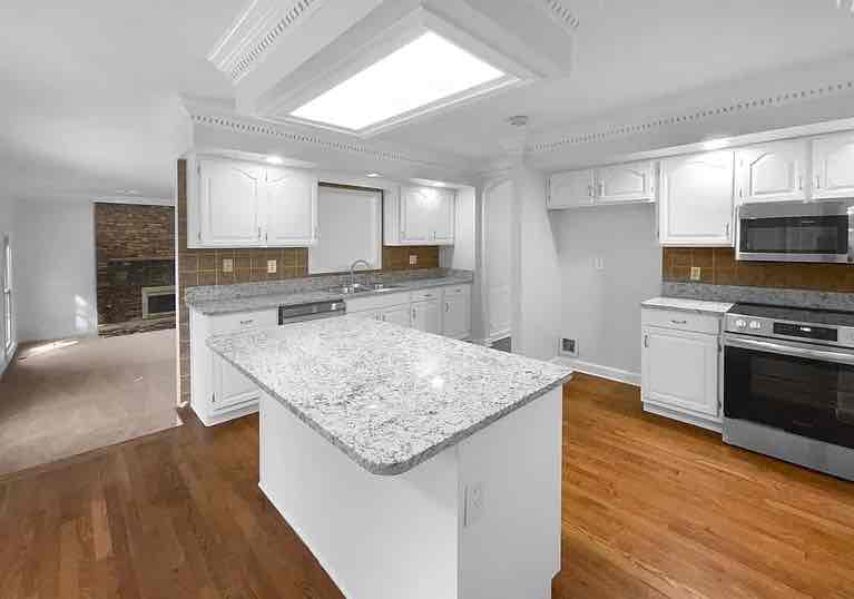 4bedroom 3baths available for rent