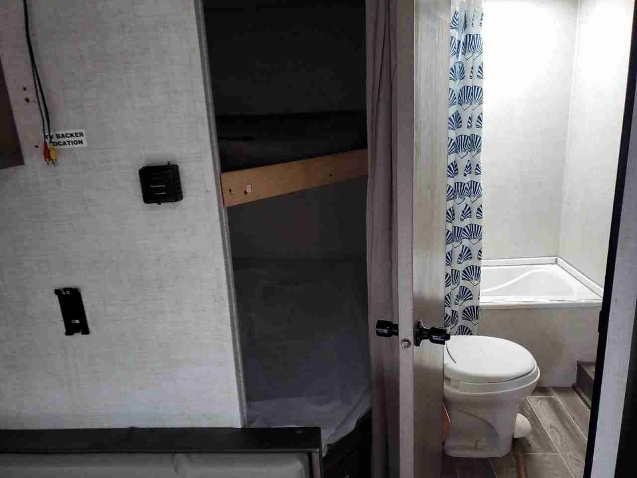 🚨 FOR SALE: 2022 Gulf Stream Kingsport Travel Trailer 🚨 🔥 Buy It Now: $4,200 🔥