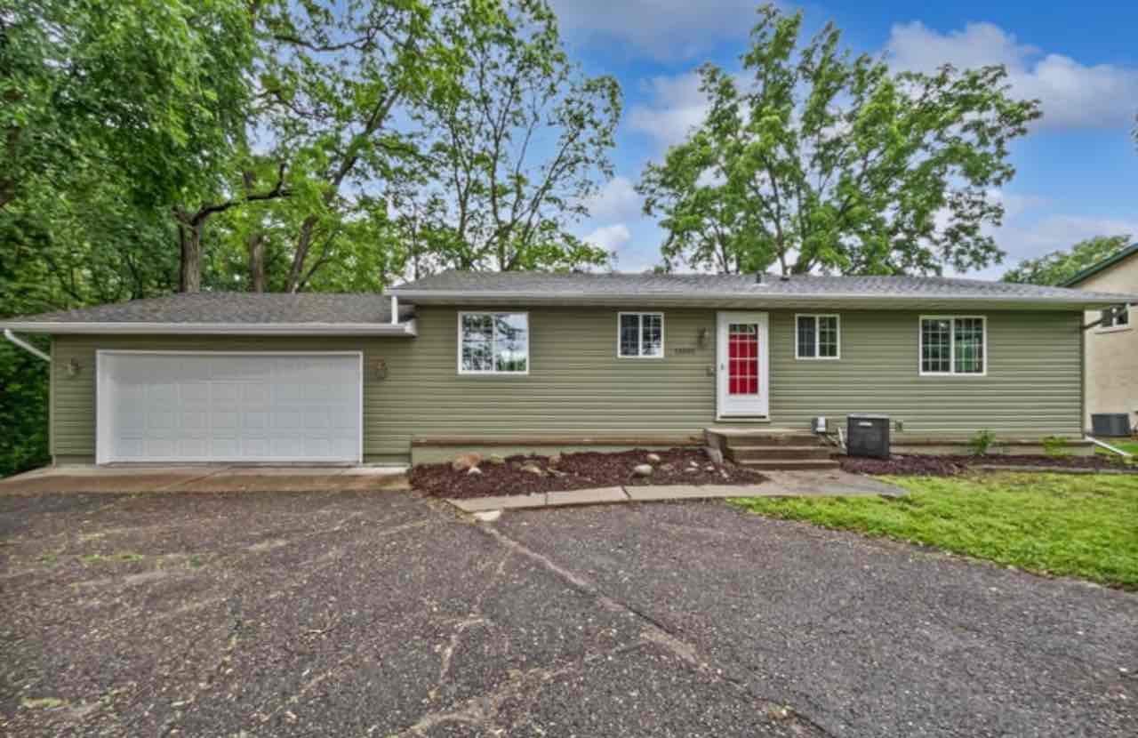 3-beds 2-baths House for Rent