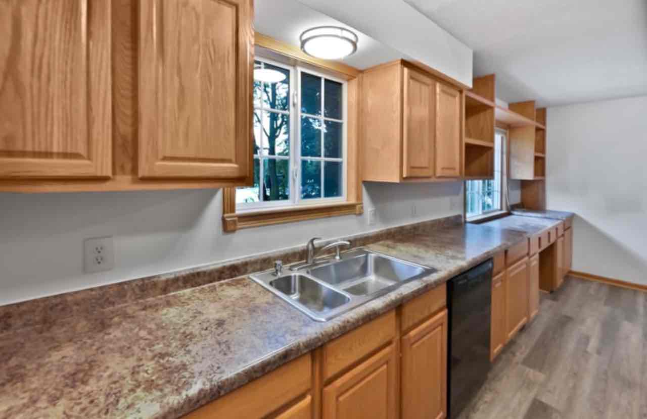 3-beds 2-baths House for Rent