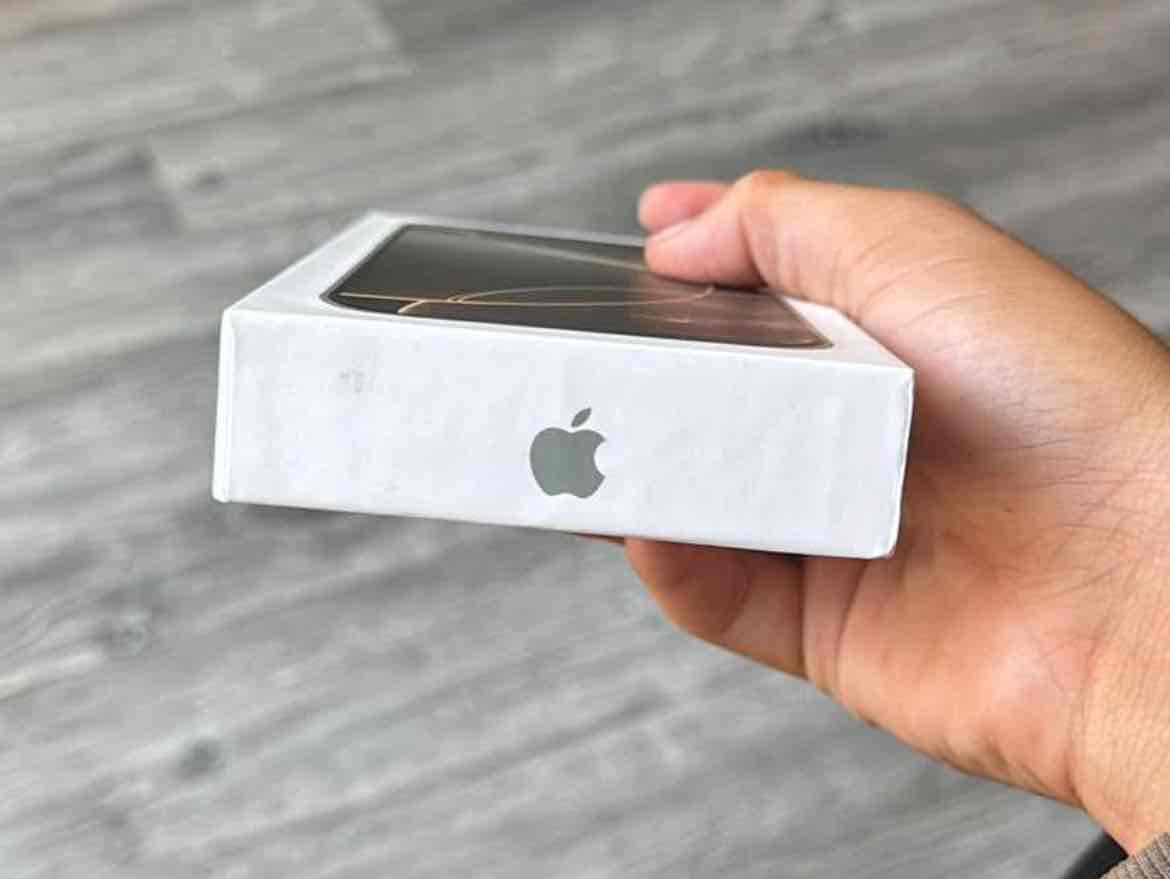 IPhone 16 pro max white titanium back 512gb