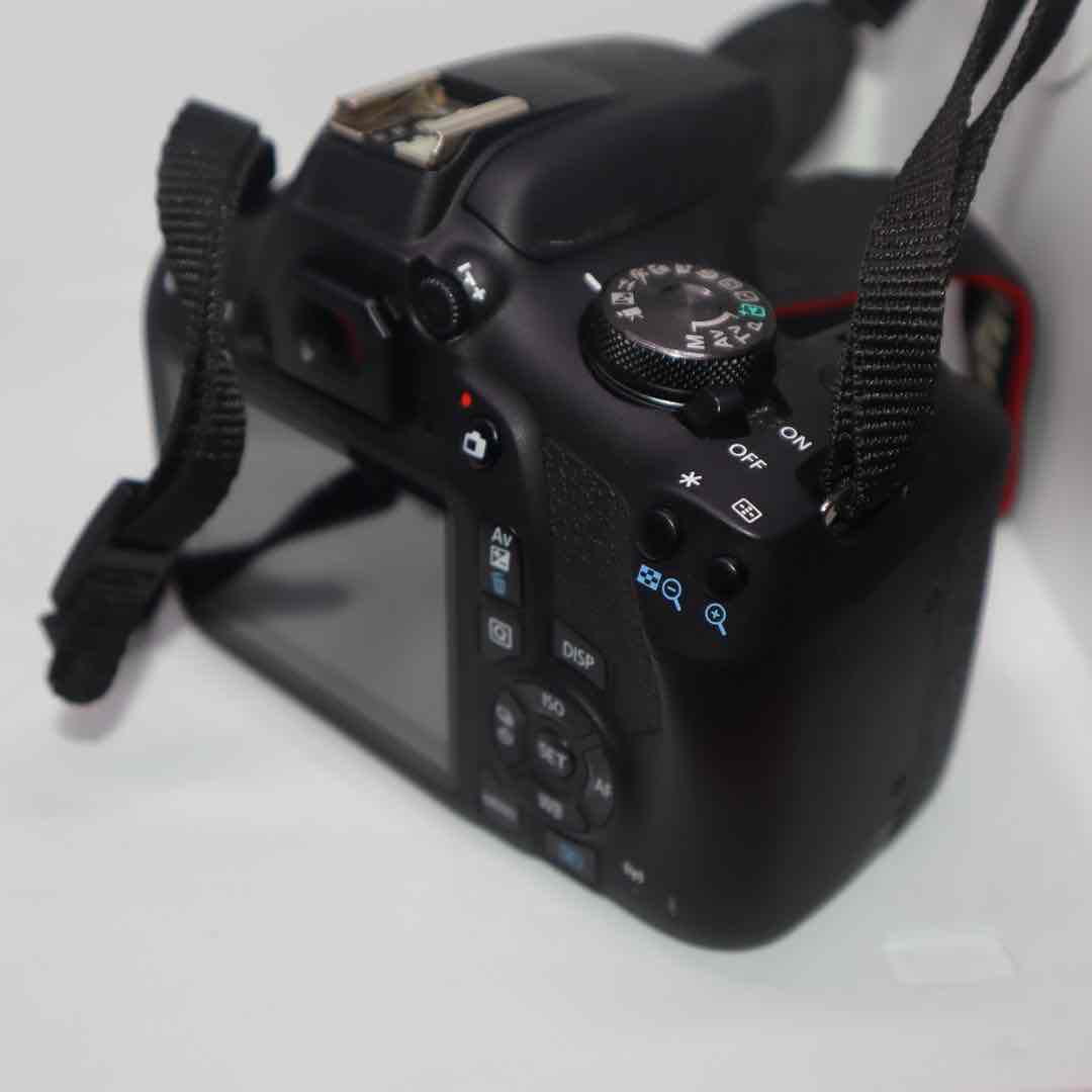 Canon EOS 2000D
