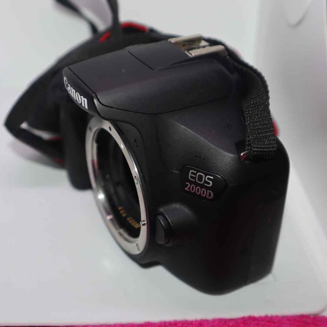 Canon EOS 2000D