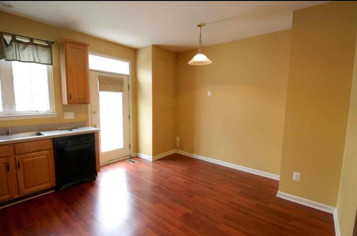 3beds 2.5baths 1718sqft