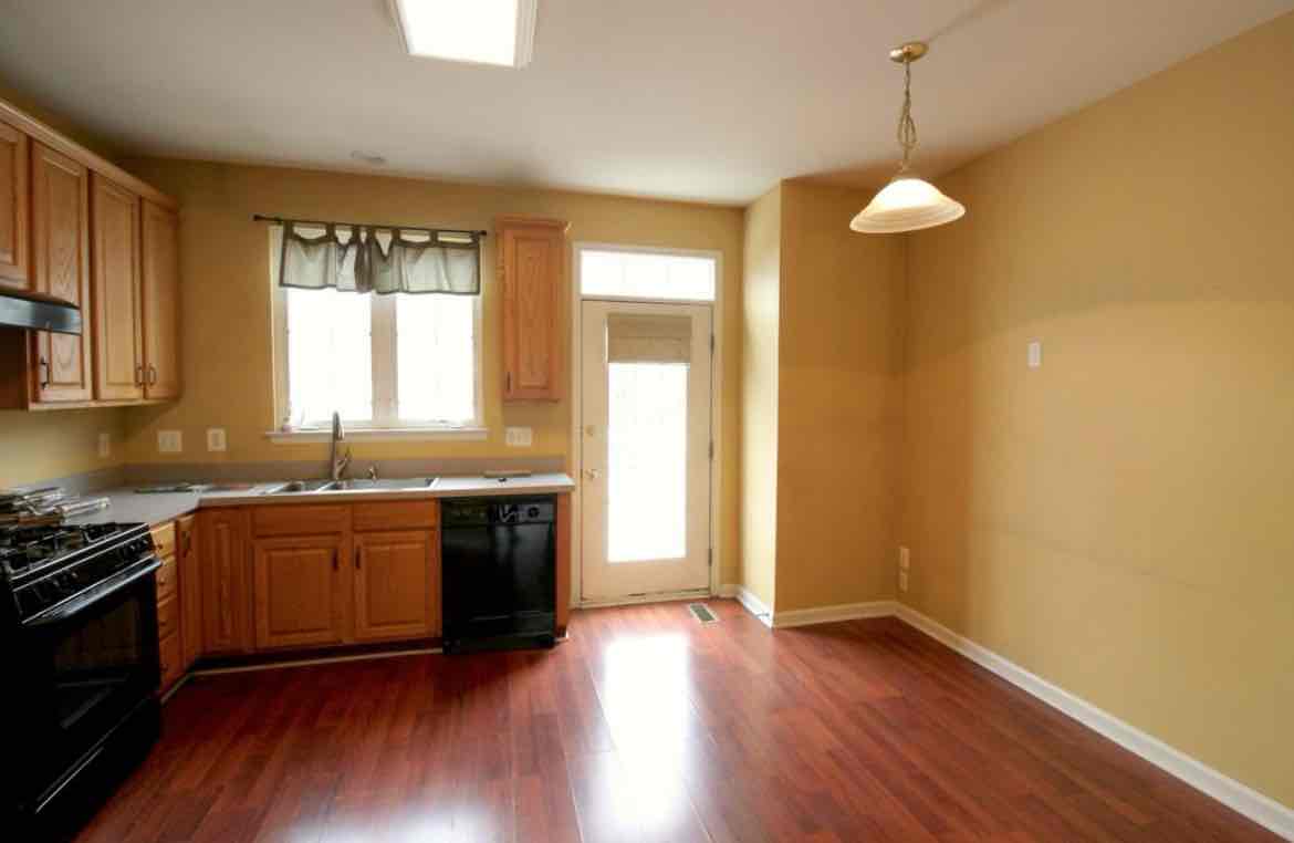 3beds 2.5baths 1718sqft