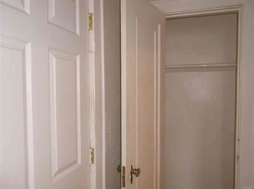2bed 1bath Available now.