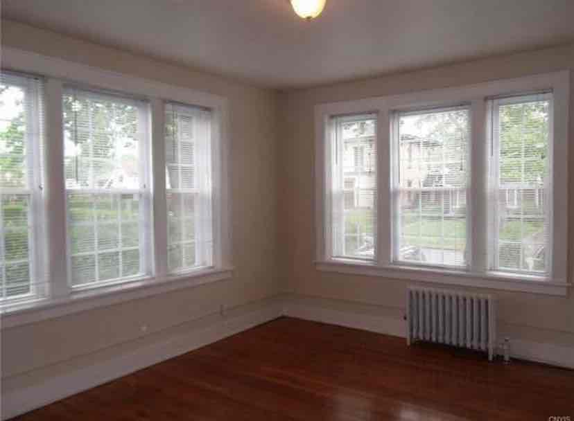 2bed 1bath Available now.