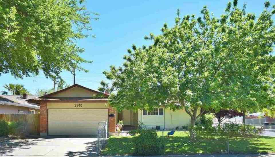 Spacious 3 bedrooms house coming 8/1