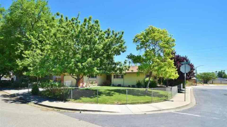 Spacious 3 bedrooms house coming 8/1
