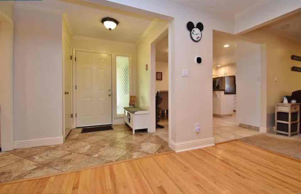 Spacious 3 bedrooms house coming 8/1