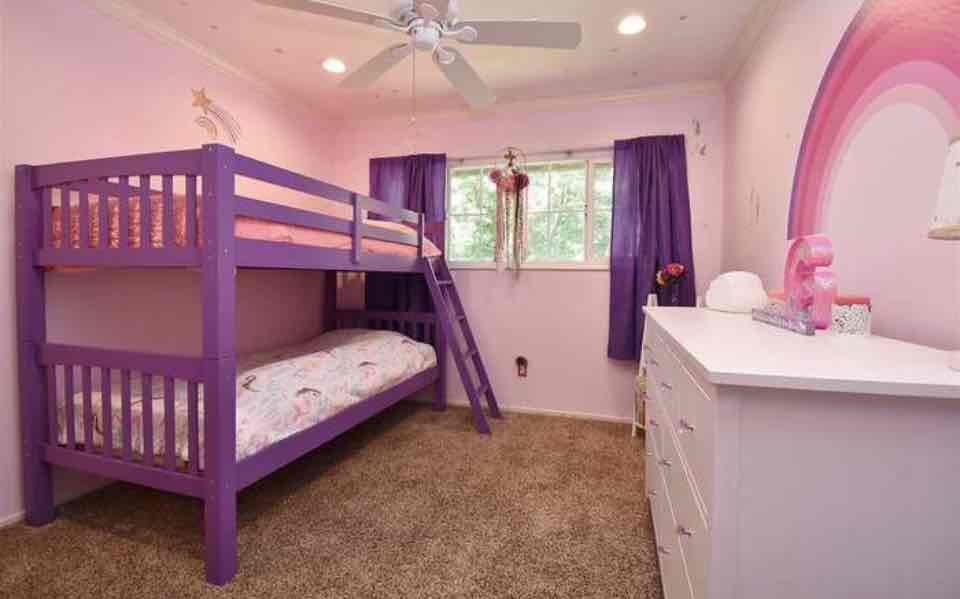 Spacious 3 bedrooms house coming 8/1