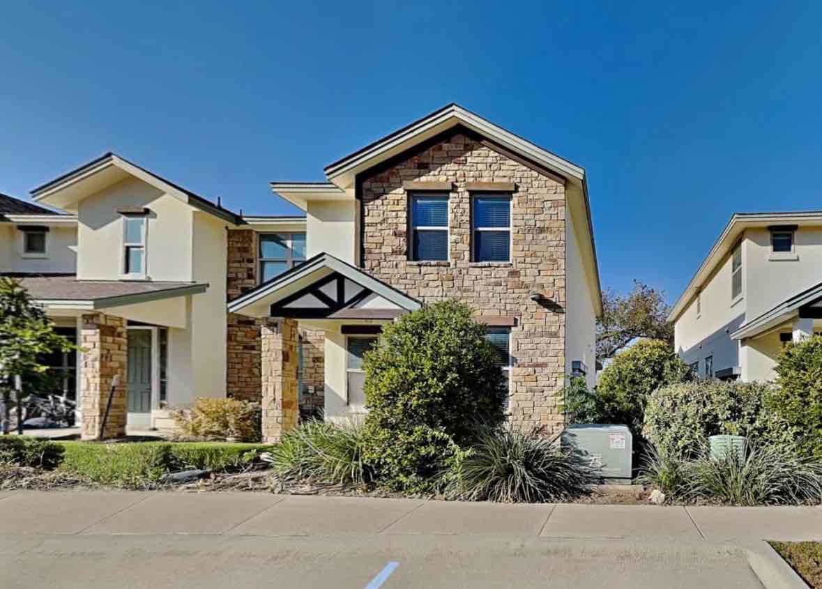 3 bedroom 2 .5 bedroom house single family home