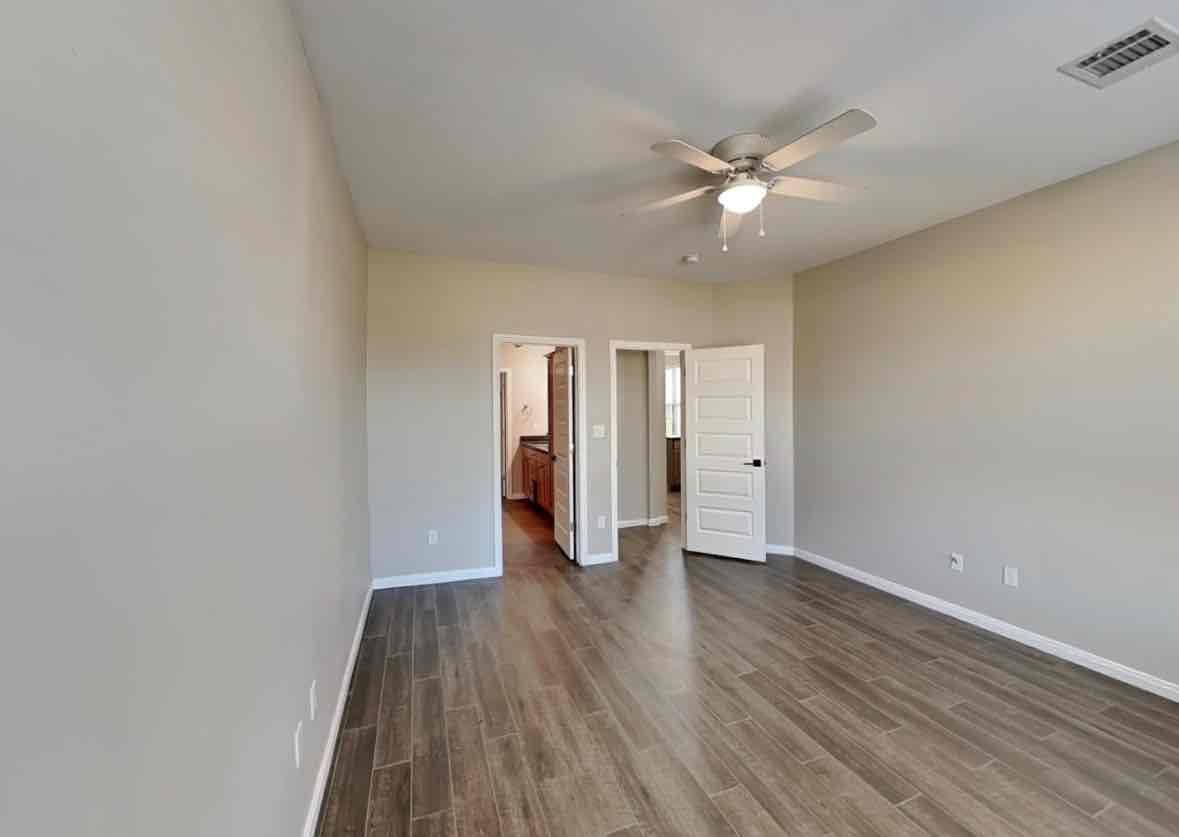 3 bedroom 2 .5 bedroom house single family home