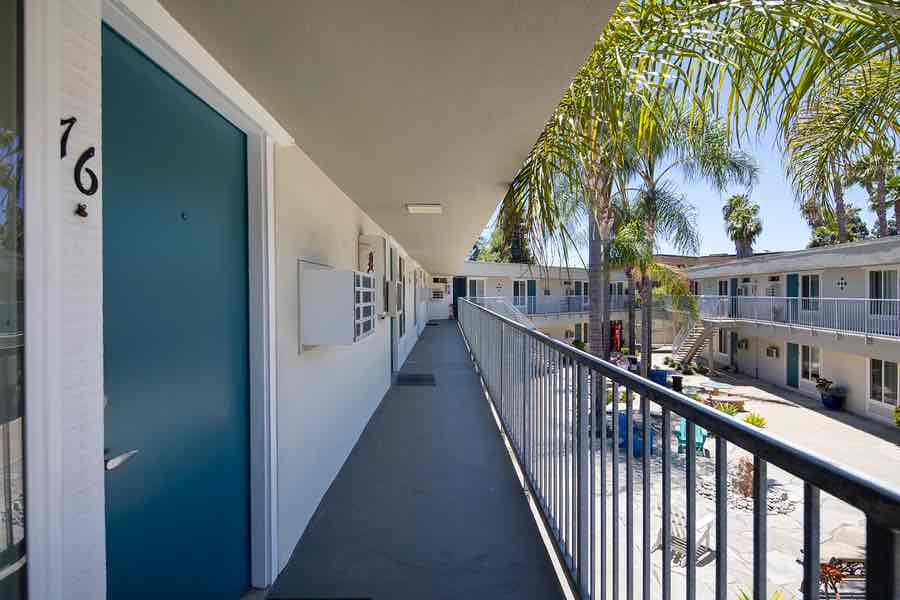 Retro 1 BR in College Area with Parking and Pool