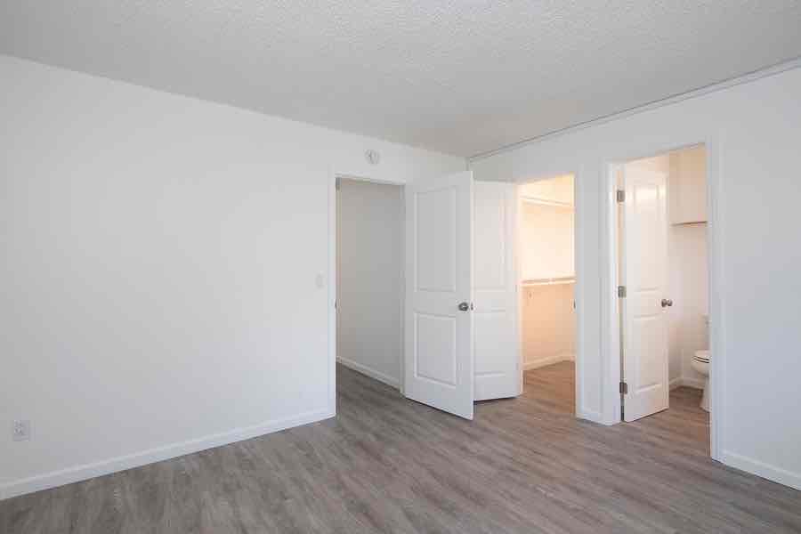 Retro 1 BR in College Area with Parking and Pool