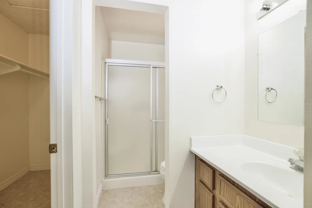 Discover urban living at its finest in this stylish 2-bedroom, 2-bathroom apartment 27317 Del Monte Ln, Sun City, CA, 92586