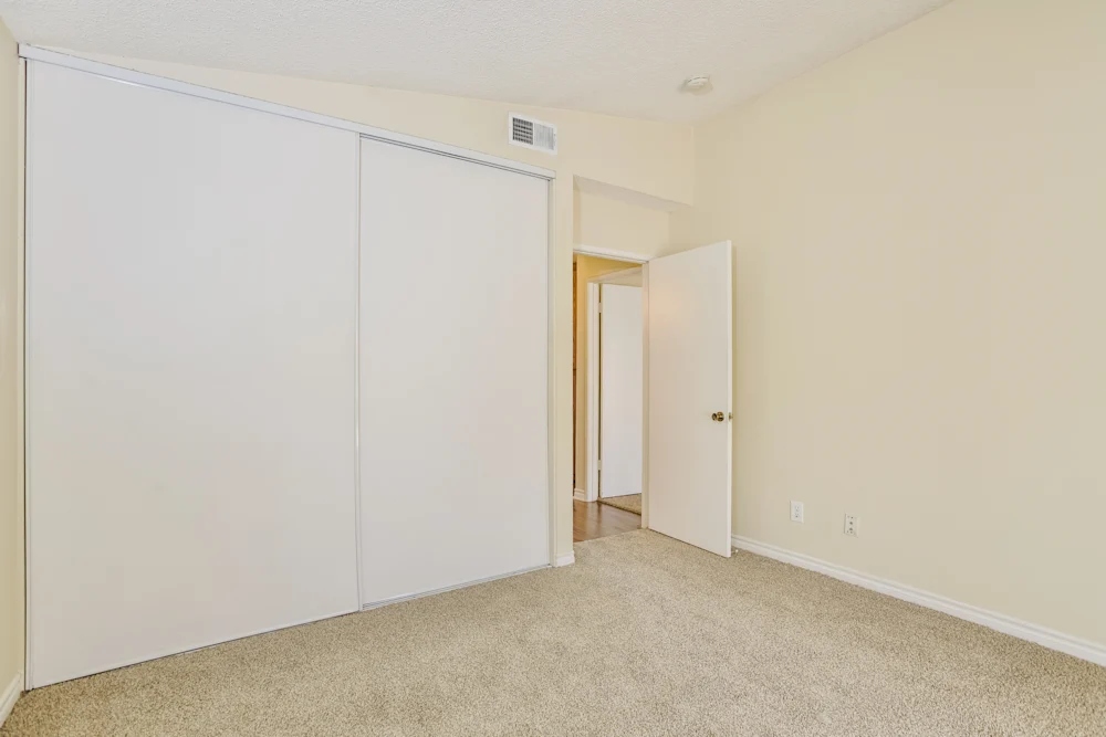 Discover urban living at its finest in this stylish 2-bedroom, 2-bathroom apartment 27317 Del Monte Ln, Sun City, CA, 92586