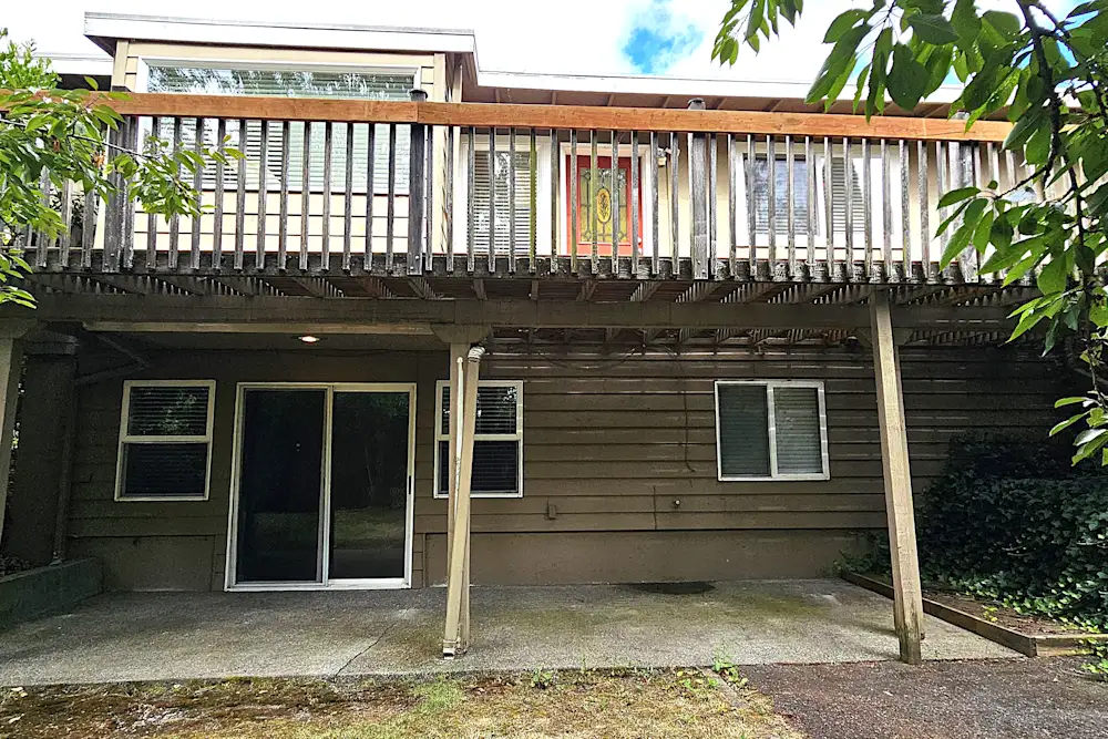 Discover urban living at its finest in this stylish 3-bedroom, 2-bathroom house 1136 N Fir St, Tacoma, WA, 98406