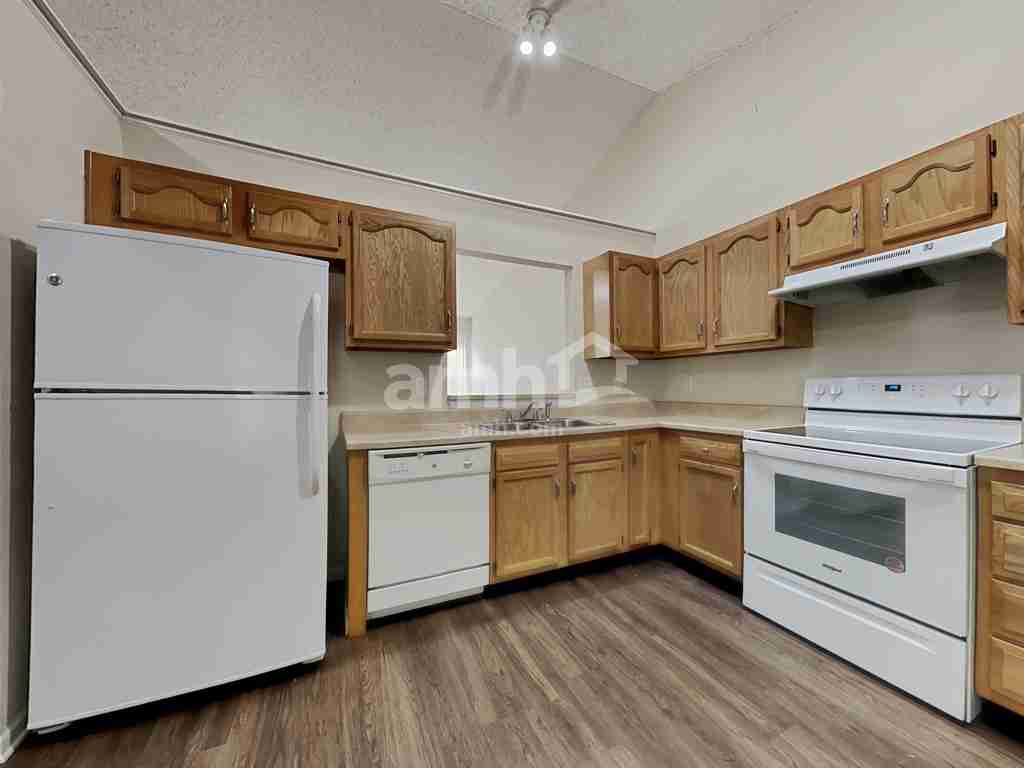 3 bed 2 bath 1,222 sqft Pet Friendly