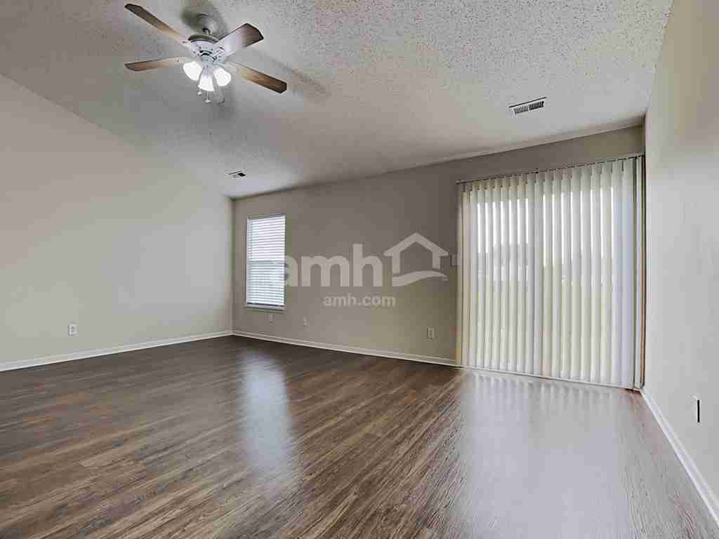 3 bed 2 bath 1,222 sqft Pet Friendly