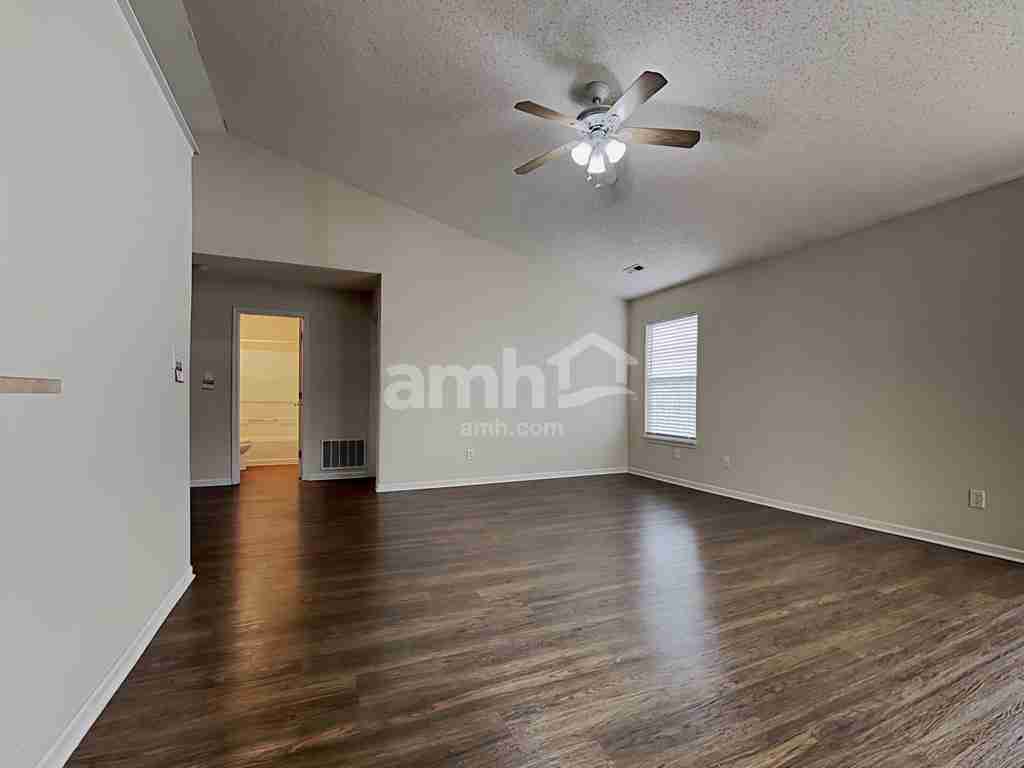 3 bed 2 bath 1,222 sqft Pet Friendly