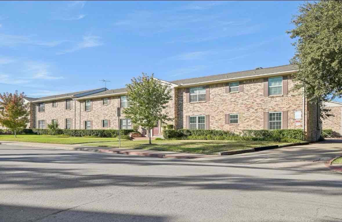 2 Bedroom & 2 Bathroom Apartment