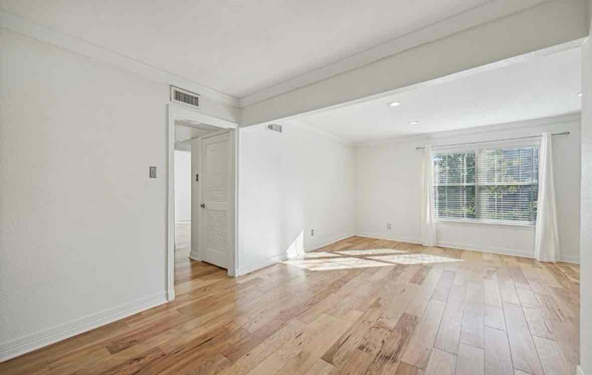2 Bedroom & 2 Bathroom Apartment