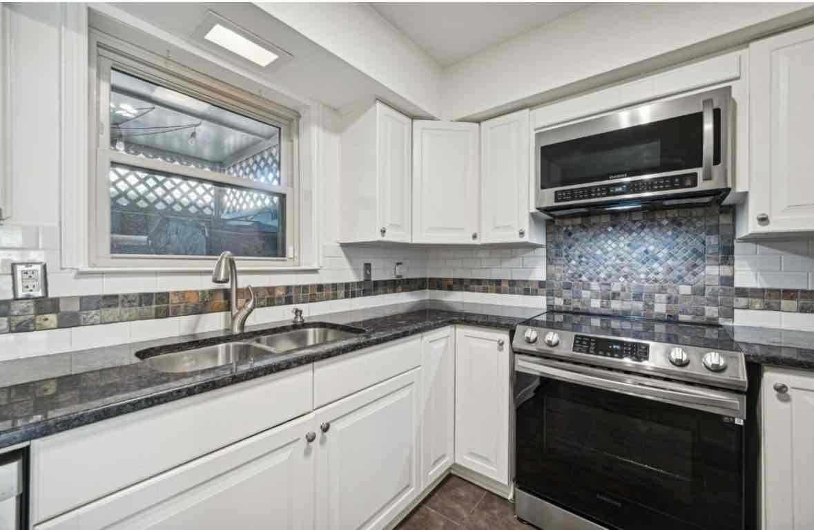 2 Bedroom & 2 Bathroom Apartment