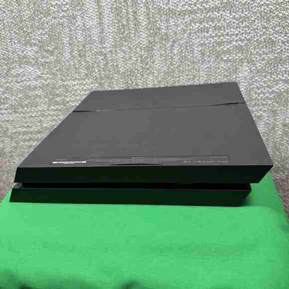 Tested. Comes with: console, 2 controllers, 2 games, power cord.