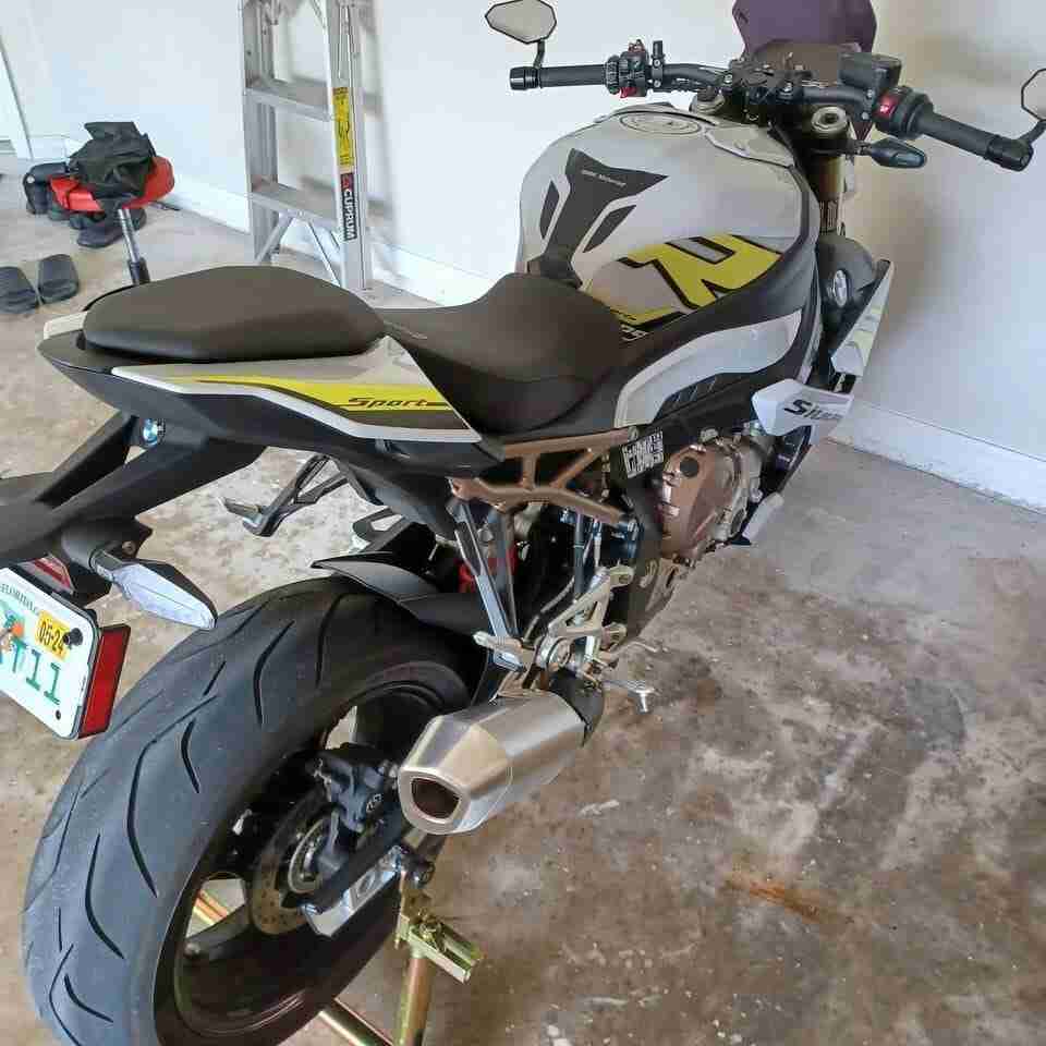 2022 BMW S1000R