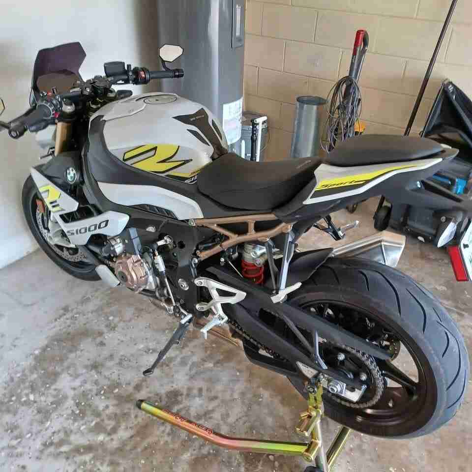 2022 BMW S1000R