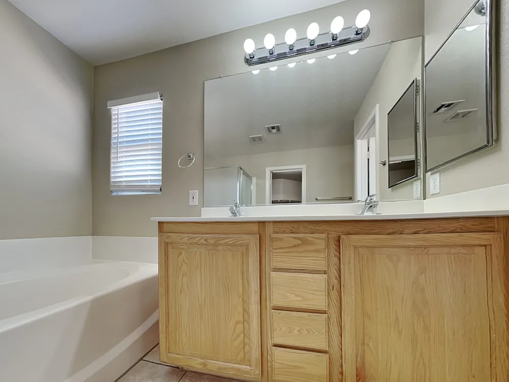 Home for rent 3 beds 2 baths