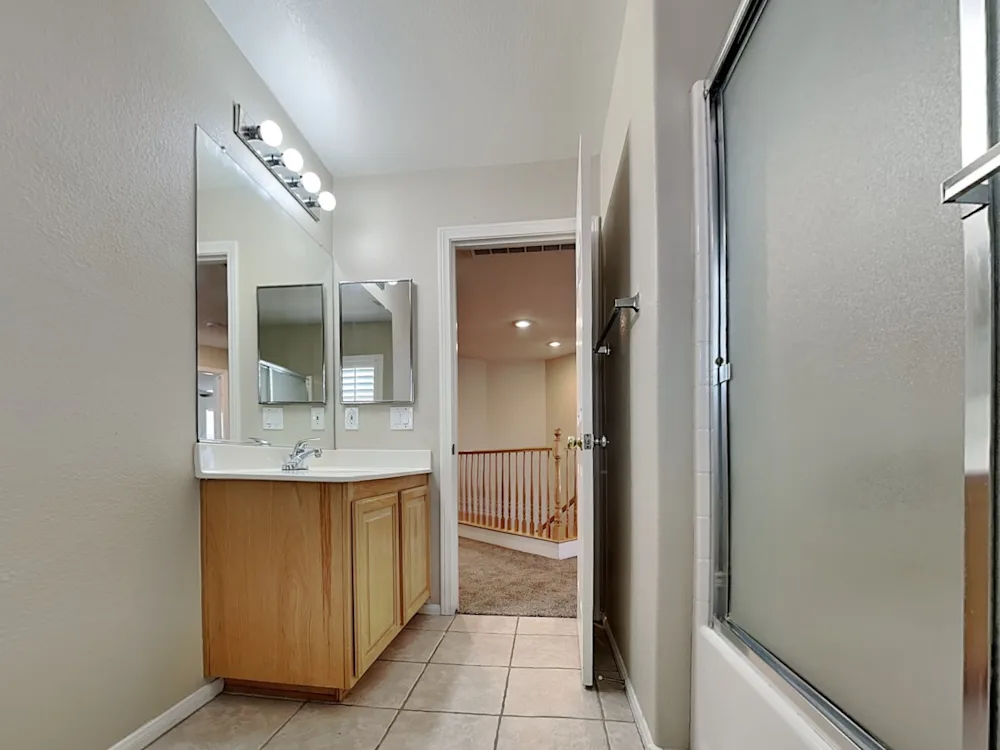 Home for rent 3 beds 2 baths