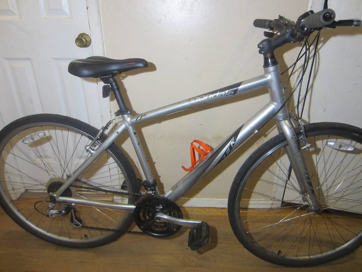 21 Speed CANNONDALE QUICK 6 Road Bicycle 18 inch frame
