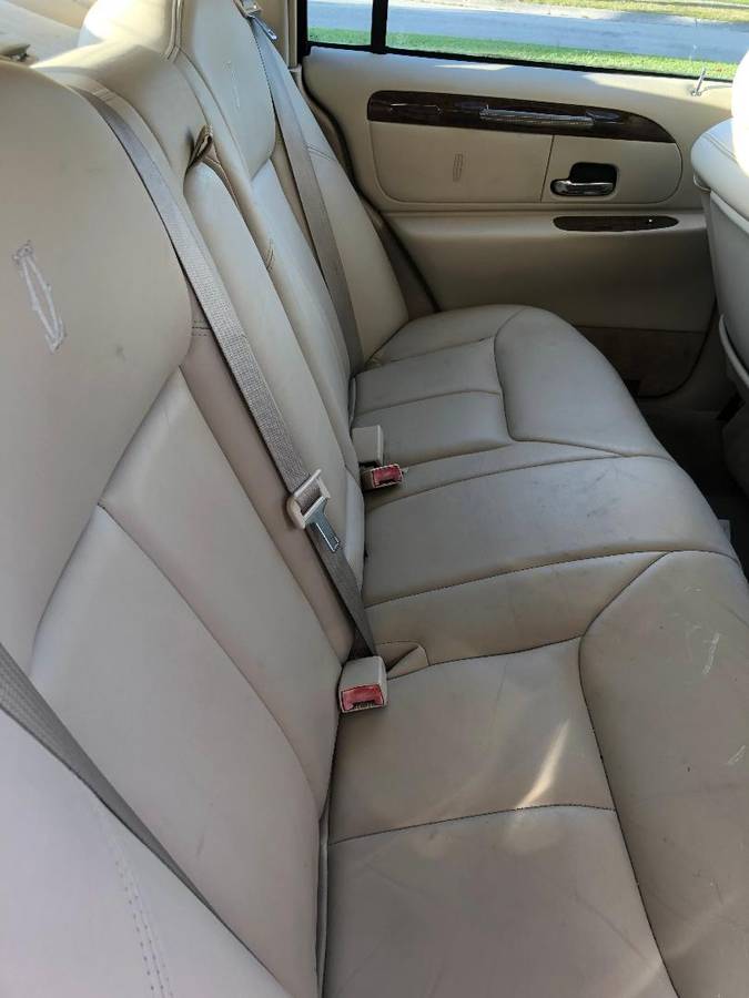 2001 Lincoln Town Car 124,000 mi