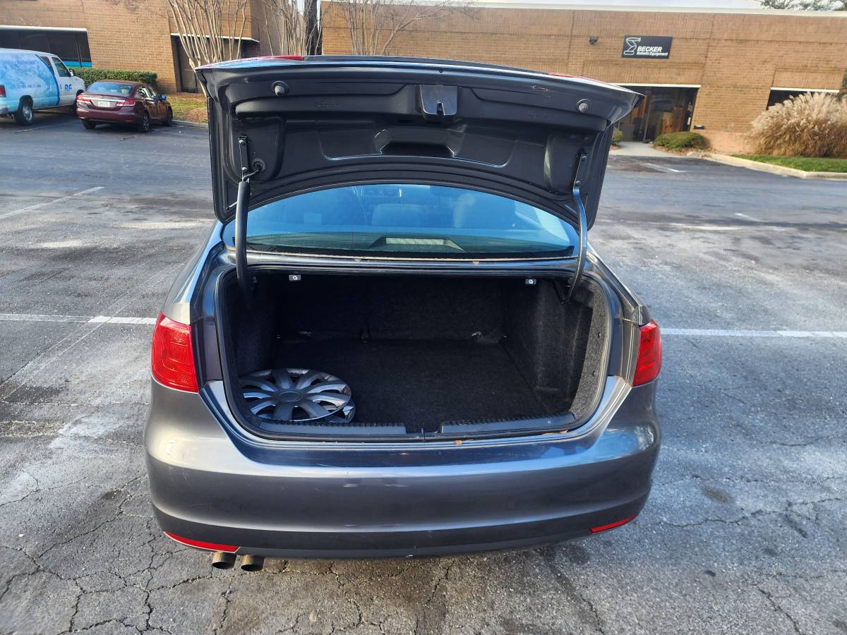 2011 Volkswagen Jetta 121,000 mi