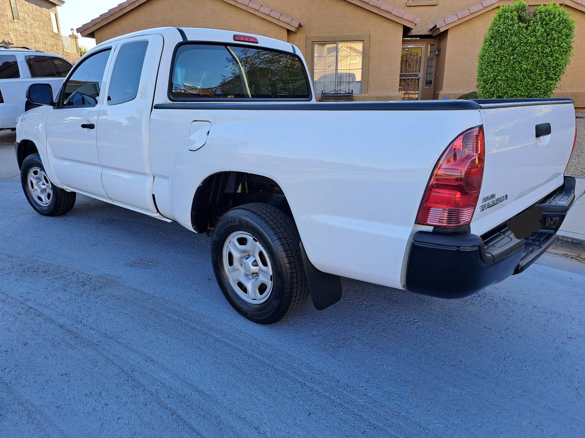2015 Toyota Tacoma 124,000 mi