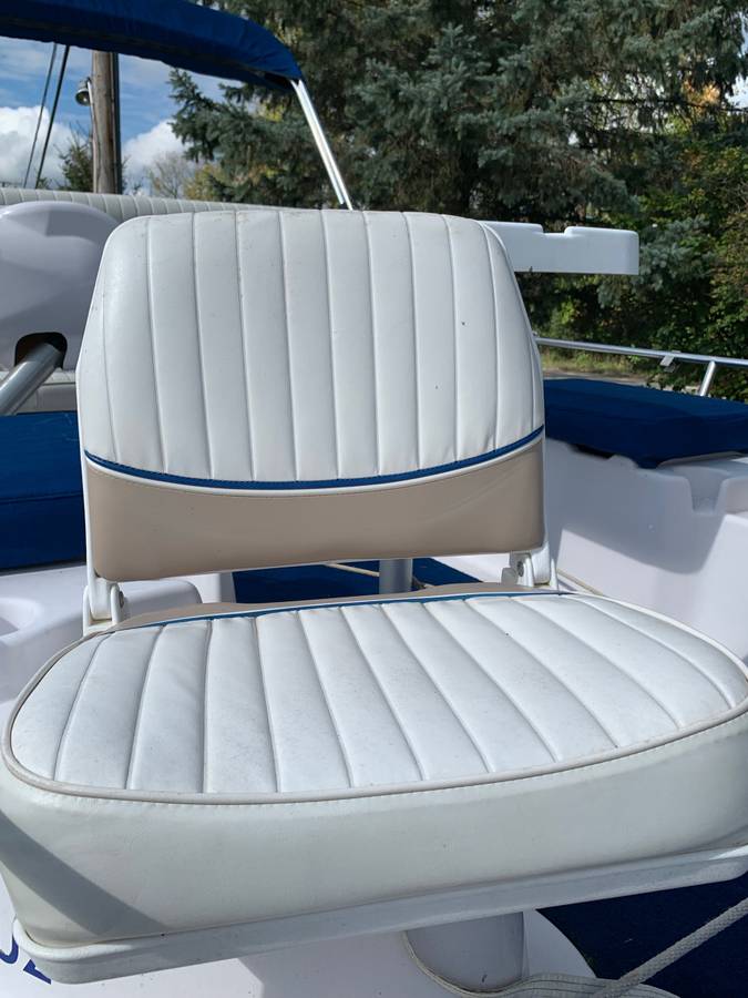 Escape Cruz Electric Pontoon
